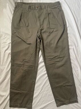 Classic Men’s Olive Green Khaki Dress Pants